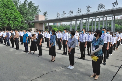 33秒丨我市启动2020年“安全生产月”活动 消防员现场讲解消防知识200余名师生共同参与