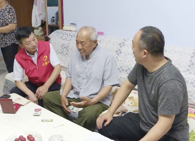 陵城区多部门联合开展庆“七一”慰问老兵志愿服务活动