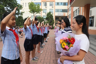德州市实验小学举行“收获成长 扬帆远航“六年级毕业典礼