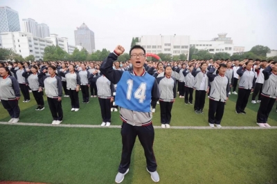 加油吧，乘风破浪的德州少年！“今天，我们毕业了！”