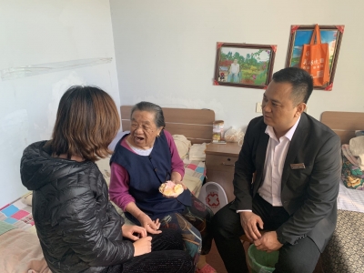 迎重阳送温暖！德百超市走进养老院开展慰问活动