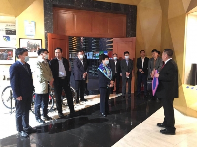 山东大学校长樊丽明到泰山集团参观考察