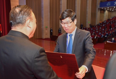 智汇德州 | 德州市委书记李猛授牌，6家异地商会设立“德州市招才引智联络站”