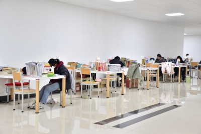 组图 | 拼了！自习室、走廊里、楼梯上的德州“考研人”