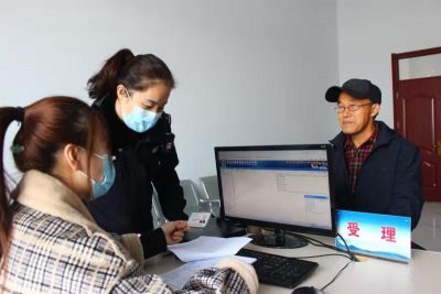 厉害了！76岁硬核大爷成德州“高龄驾考”第一人