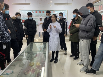 山东医学与生命健康教育科普基地首次对德州学院220名学生开放