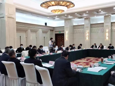 住德州省政协委员审议省政协常委会有关报告 翟长生参加