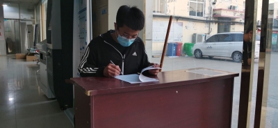 新春走基层 | 大学生志愿者为疫情防控贡献青春力量