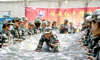“红色”运动会 强身又立志