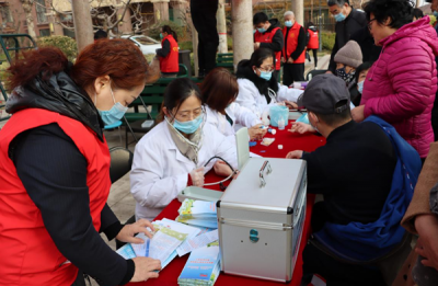 德州医保志愿者社区义诊 助力文明城市创建
