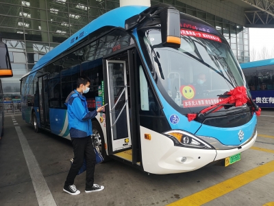【乐跑现场】海豚造型、一键报警……德州市区20辆新式公交车“上岗”