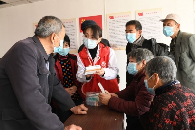 纪念“学雷锋日”！宁津县人民医院：志愿服务队义诊进乡村