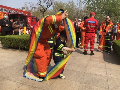 超有趣！德州“消防总动员”亲子活动嗨翻天！