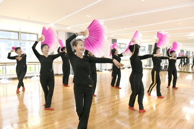 【乐跑现场】德州老年大学开学首日，700余银龄“大学生”乐返课堂