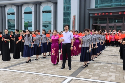 64s | 德州老年大学200余名学员“快闪”为党庆生