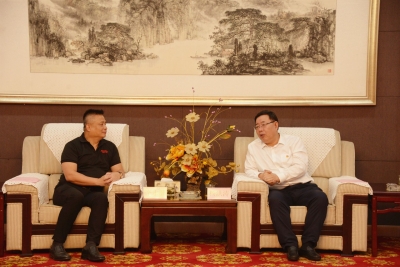 杨洪涛会见乔山集团客人