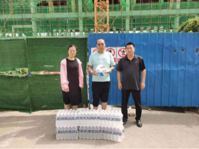 为民办实事 | 陵城区丁庄镇开展“情系职工 夏送清凉”活动