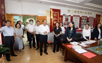 田卫东到中心城区部分学校调研 向全市广大教师、教育工作者致以节日祝福和诚挚问候