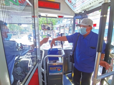 诗｜王洪君：免费乘公交