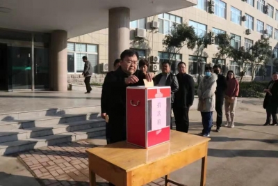 禹城市中街道组织“心系困难职工、奉献一片爱心”捐助活动