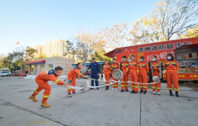当记者节遇上消防日，德报记者“变身”消防员 体验“逆行者”