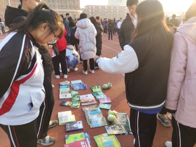 德州二中举办跳蚤市场暨社团文化艺术节活动