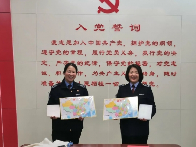 德州公交“爱心妈妈”为困境儿童织毛衣