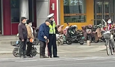 一把剪刀、一段车程，德州街头的温情记忆