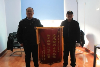 暖！乘客突发疾病 德州公交车长紧急送医