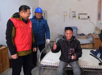 乐陵市胡家街道：换新灯点亮困难群众的“心”灯