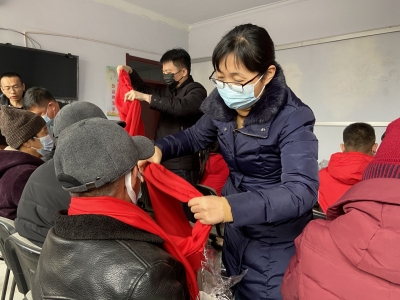 共青团德州市委万元新春礼包送给庆云县中丁乡老人