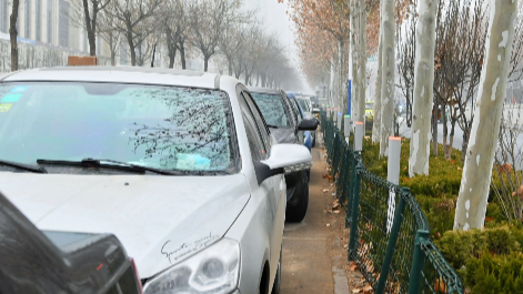 德州中心城区“智慧停车”项目迎宾大街道路停车泊位投入使用 新增停车泊位147个