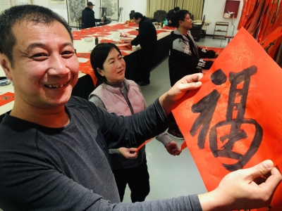 禹城：文化小分队义务送春联开始啦！