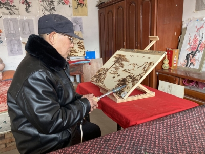 庆云县东辛店镇：烙画技艺半生情 “火笔”描绘工匠心