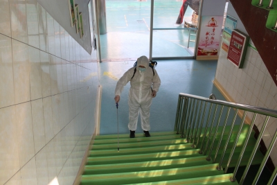 开学在即，德州市解放北路小学开展校园全方位消杀