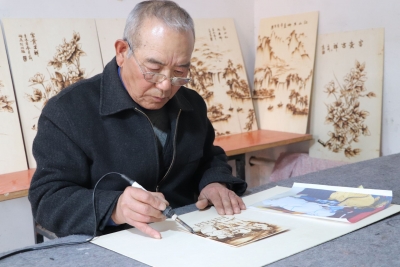 【匠心绝活·走近山东手造】庆云李文刚：“火笔”描绘山水田园