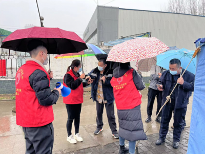 禹城市委编办：党员与共建小区群众鱼水情深同抗疫