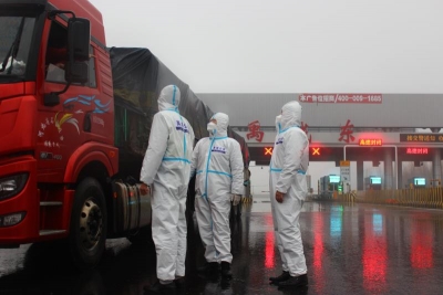 不漏“一车一人”！禹城交警24小时坚守疫情管控点