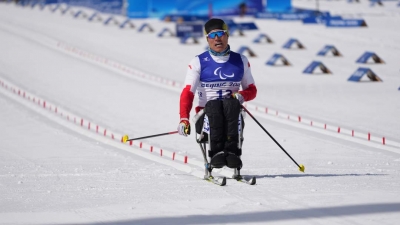 中国队包揽越野滑雪男子长距离坐姿组比赛金银牌
