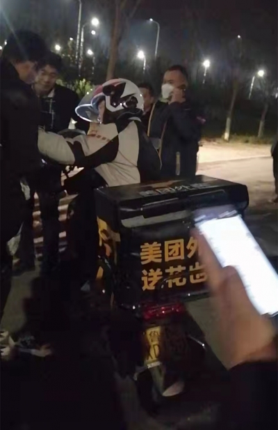 昨晚，找到走失孩子的外卖小哥是他！德州刘伟，好样的！