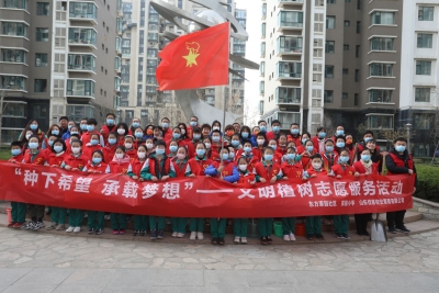 德州市实验小学和东方家园社区开展“种下希望 承载梦想”文明植树志愿服务活动