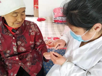 “院门关了，咱天天住一块儿！” | 宁津养老机构封闭管理但服务不缺位 老人不空心