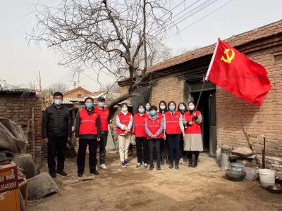 ​赵宅小学开展“大手拉小手”学雷锋活动