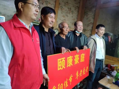 爱心点燃希望，奉献成就未来