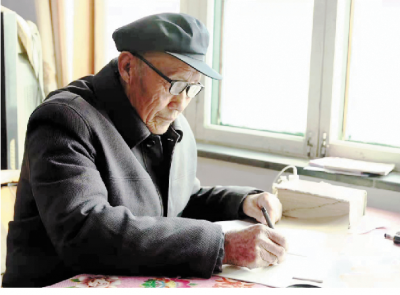 庆云八旬老人王振明创作纪实小说《英烈》