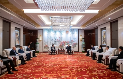 德州市委书记田卫东会见香港铜锣湾集团客人