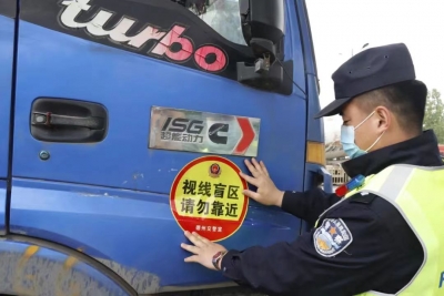 齐河：大型车辆“右转必停”