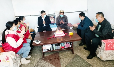 乐跑现场 | 德城区小小生日蛋糕传递浓浓敬老情