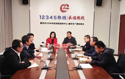 德州市委常委、常务副市长宿胜到12345市民热线受理中心接听群众来电