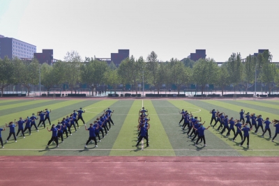 【创建全国文明城市】 德州开展“青春快乐舞步”全民健身活动 | 华宇工学院学生齐跳健身操 
